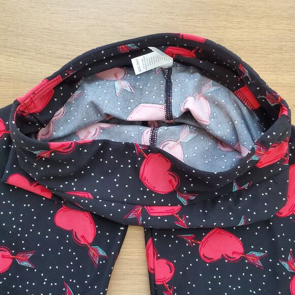 NEW LuLaRoe Valentine's Black Red Heart Leggings - Picture 5 of 9